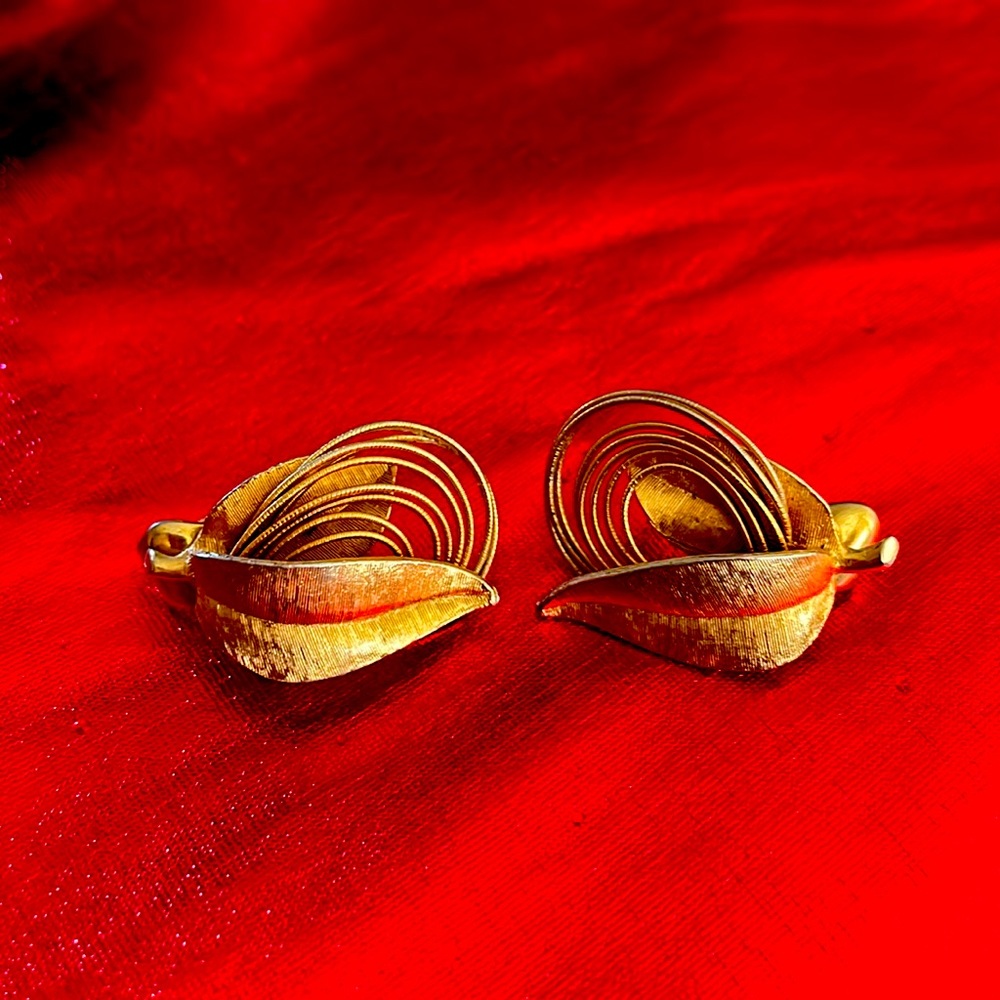 Earring clip on